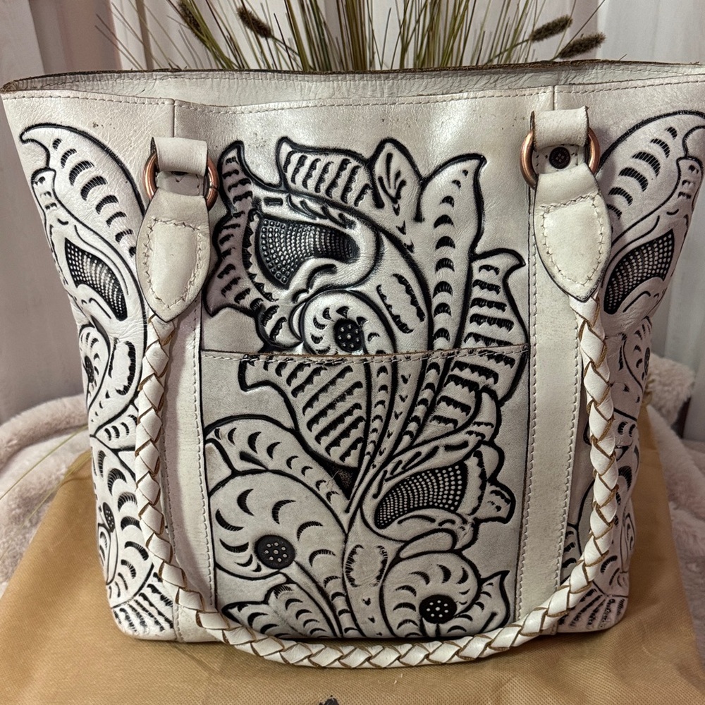 Patricia Nash Rena Cream and Black Leather Tote - Picture 3 of 7